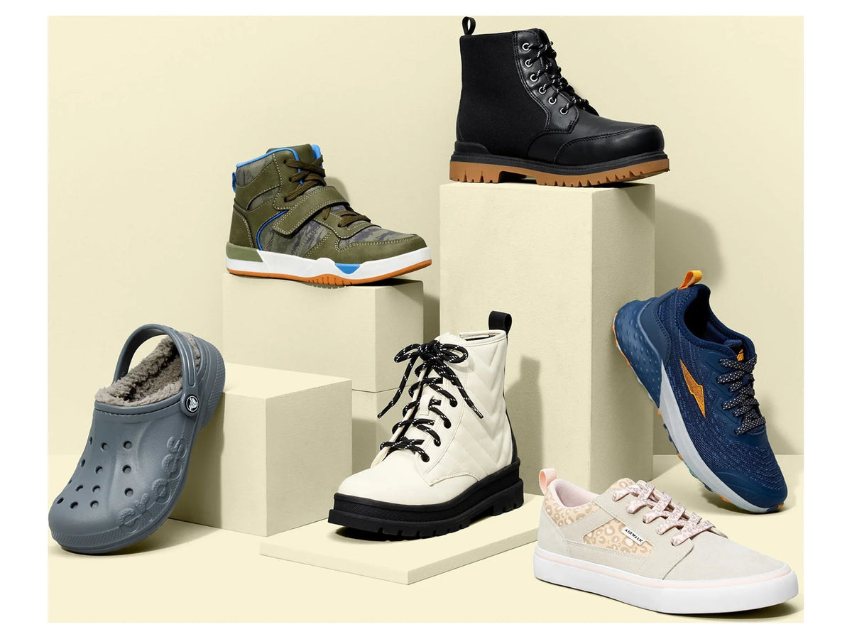 Low-Top Skate Sneakers Q8586